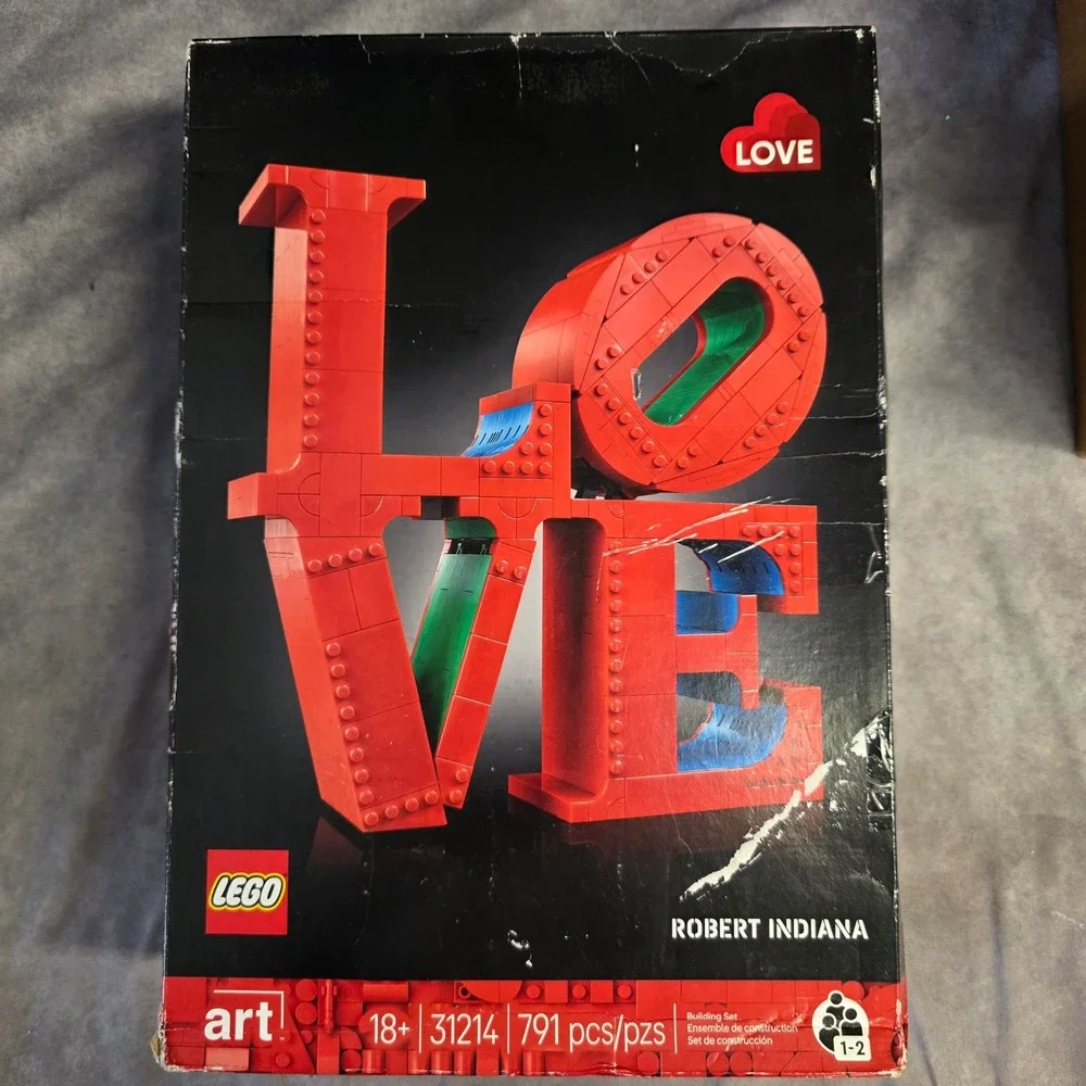 Genuine LEGO ART LOVE Building Set (31214) 791 Pieces - Damaged Box (see photos)